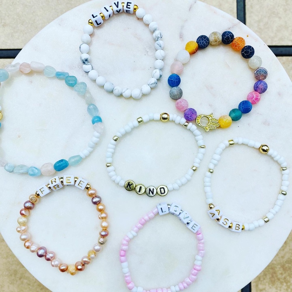 Customizable stretch bracelets - Picture 1 of 3